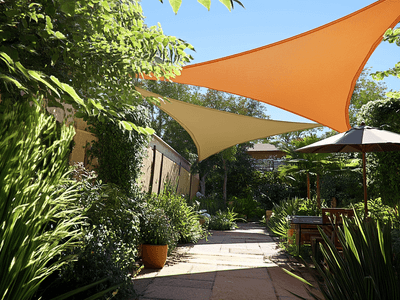 Sun sail or sun umbrella: Which protection suits you?